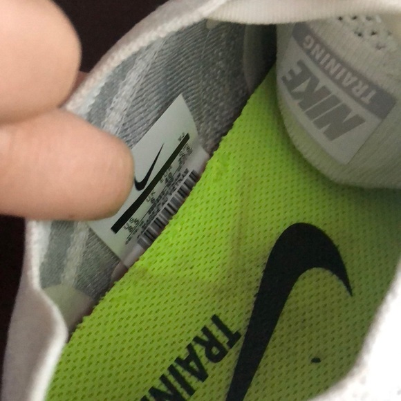 Women Nike shoes - Picture 5 of 5